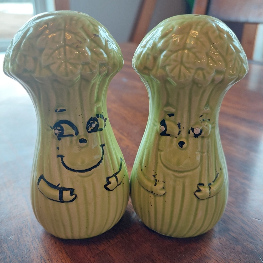 Vintage Lettuce Faces Salt and Pepper Shaker Some Wear Retro Green